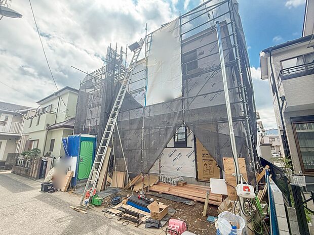 【外観】陽当りや通風性など各所に施された工夫で住みやすさを実現。部屋の大きさや周辺環境・街並など、資料には掲載していない情報が現地にはたくさんございます。是非ご確認下さい。※CGによる青空加…