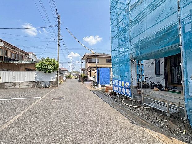 【前面道路4m】車の通行が少ないので、静かな住環境を維持することができます。
