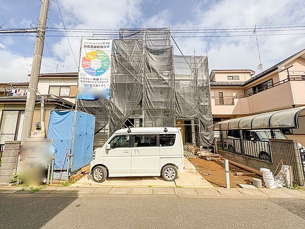 A号棟【駐車場】毎日の生活にマイカーが必須という方は、購入を検討する際、駐車場があることは大事な条件です。毎日の通勤や家族の送迎、買い物やお出かけなどクルマのある暮らしを満喫したい方は要チェ…