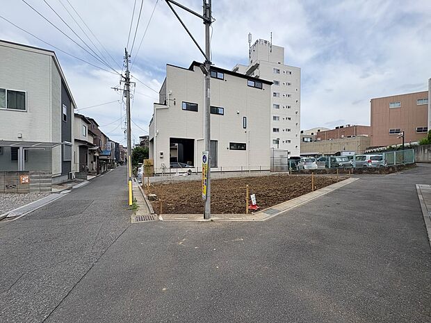 【前面道路】車の通行が少ないので、静かな住環境を維持することができます。