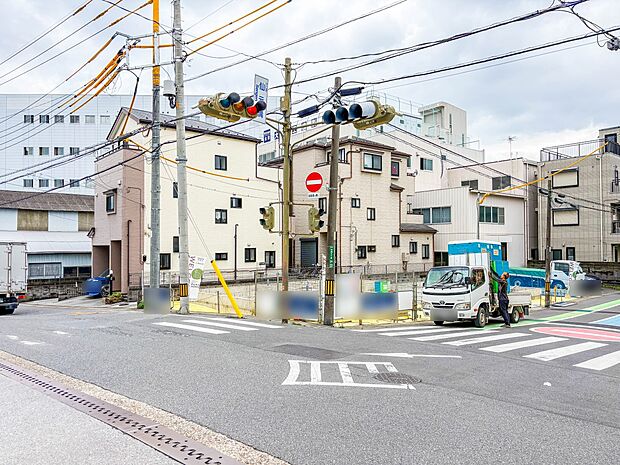 【前面道路】車の通行が少ないので、静かな住環境を維持することができます。