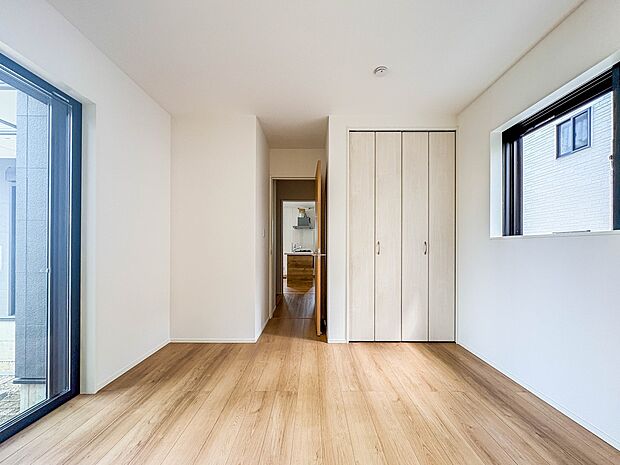 【洋室】充実した生活は伸びやかな居室空間から始まります。快適に・伸びやかに。心の潤いを求める方々へ。