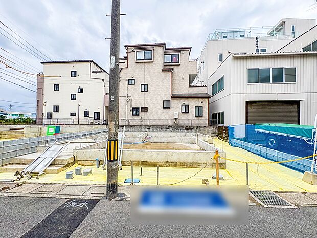 【駐車場】毎日の生活にマイカーが必須という方は、購入を検討する際、駐車場があることは大事な条件です。毎日の通勤や家族の送迎、買い物やお出かけなどクルマのある暮らしを満喫したい方は要チェック。…