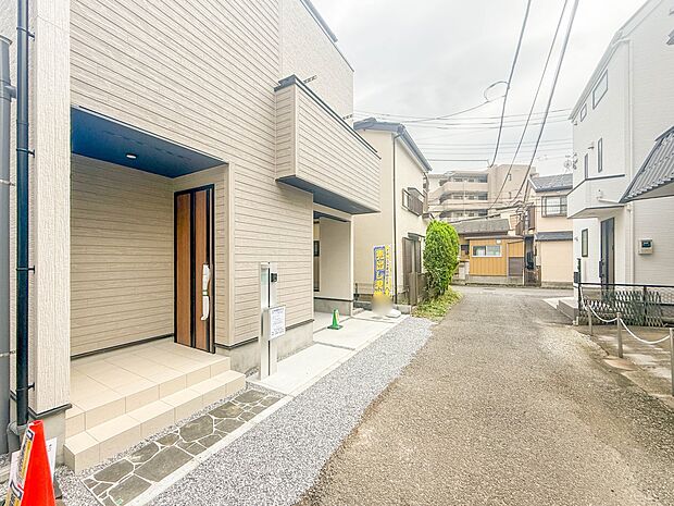 【前面道路4m】車の通行が少ないので、静かな住環境を維持することができます。