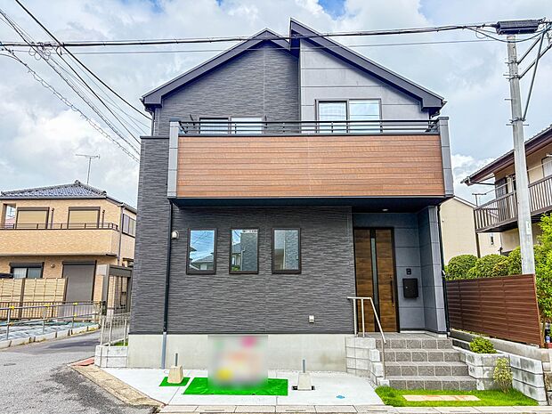 【外観】家族の温かさと陽光の暖かさ、楽しい毎日と明るい未来を予感させる「空間が織り成すひとつ先の住み心地」を演出します。