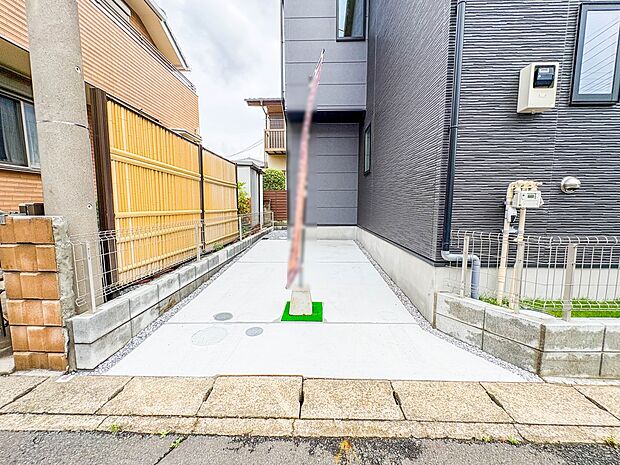 【駐車場】毎日の生活にマイカーが必須という方は、購入を検討する際、駐車場があることは大事な条件です。毎日の通勤や家族の送迎、買い物やお出かけなどクルマのある暮らしを満喫したい方は要チェック。…