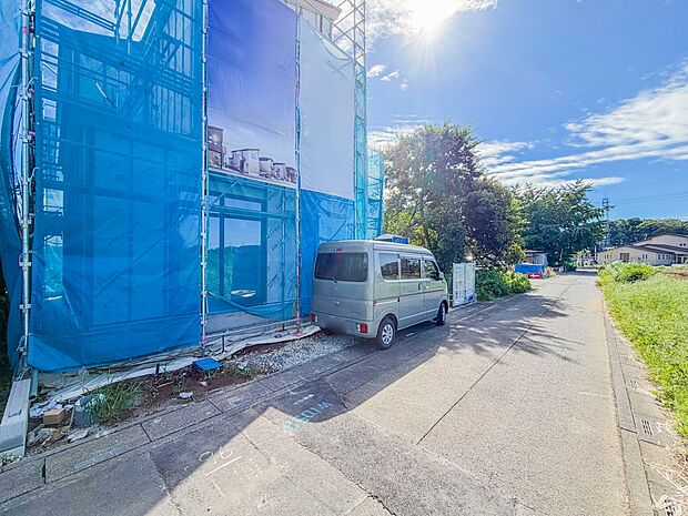 【前面道路-公道約4.0m-】車の通行がほとんどないため、静かな住環境を維持することができます。