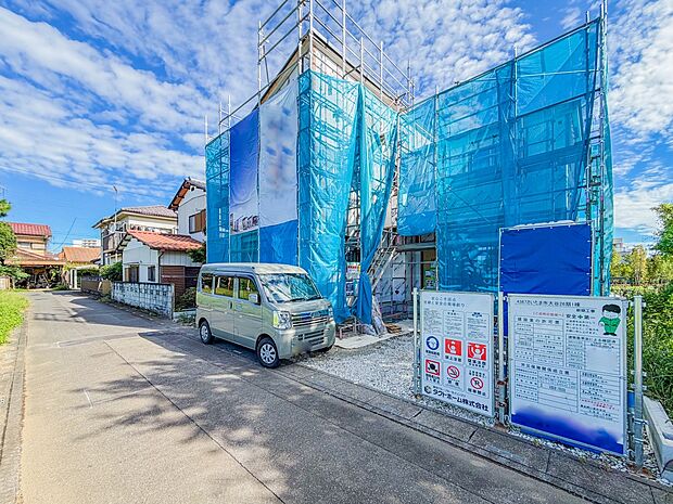 【前面道路】周辺は緑が多く落ち着いた環境ですが、商業施設・教育機関・病院なども近く、住環境も良好です。