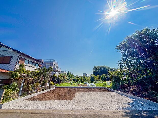 【現地外観】ここに太陽の恵みがたっぷりと降り注ぐ明るい邸宅が誕生します。