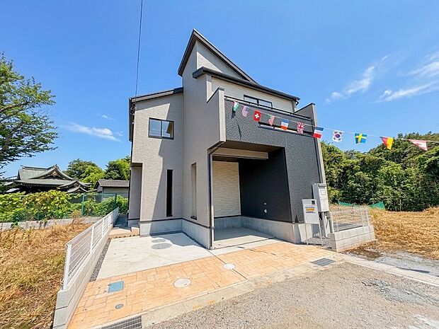 【前面道路】車の通行が少ないので、静かな住環境を維持することができます。