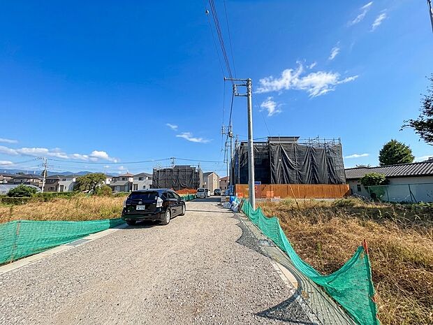 【前面道路6ｍ】車の通行が少ないので、静かな住環境を維持することができます。