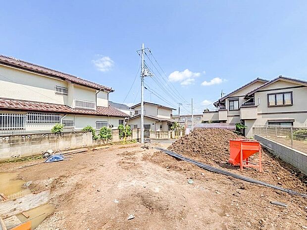 【外観】スタイリッシュなデザインが目を引く新築住宅。 家族が集まる温かい空間を想像させる、魅力的な外観です。