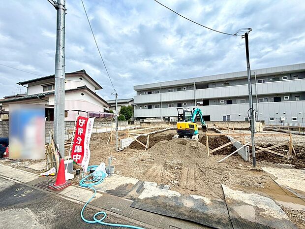 【外観】こちらの物件に少しでもご興味がありましたら、お気軽にお電話下さい。ネット上で「見えない物」「わからない事」でも、実際にご見学いただくことで、手に取るようにおわかりいただけるはずです。…