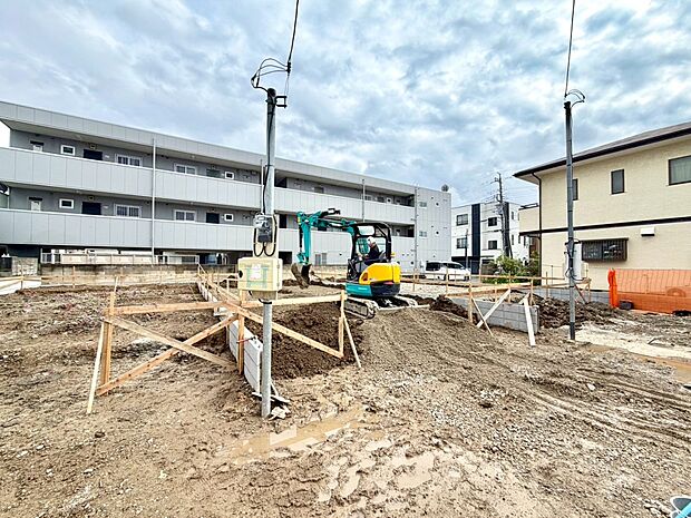 【外観】こちらの物件に少しでもご興味がありましたら、お気軽にお電話下さい。ネット上で「見えない物」「わからない事」でも、実際にご見学いただくことで、手に取るようにおわかりいただけるはずです。…