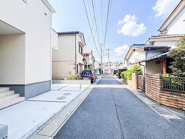 【前面道路4m】車の通行が少ないので、静かな住環境を維持することができます。