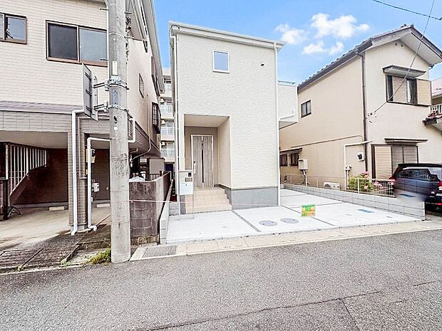 【外観】家族の温かさと陽光の暖かさ、楽しい毎日と明るい未来を予感させる「空間が織り成すひとつ先の住み心地」を演出します。