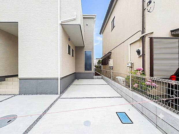 【駐車場】ゆったりとした駐車スペースを確保。大きめのお車でもOK。