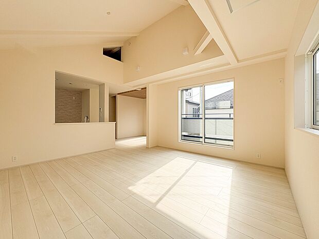 【リビングダイニング LDK21.75帖】流行に左右されず、将来にわたって価値が継続する「上質」な佇まい。
