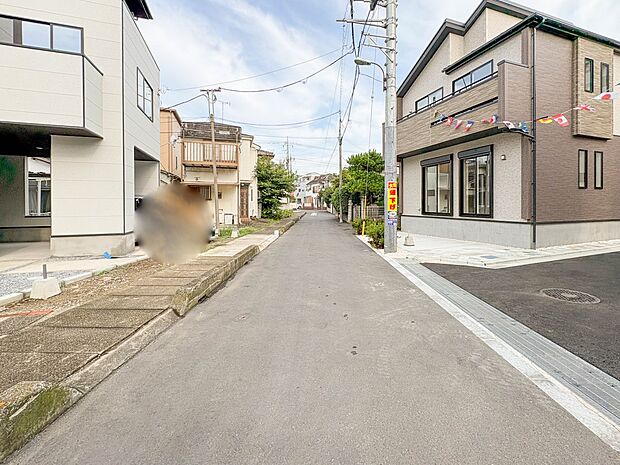 【前面道路】陽当りや通風性など各所に施された工夫で住みやすさを実現。部屋の大きさや周辺環境・街並など、資料には掲載していない情報が現地にはたくさんございます。是非ご確認下さい。