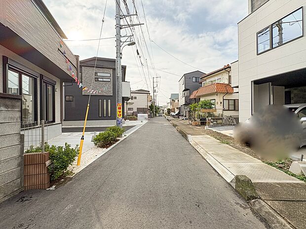 【前面道路】車の通行が少ないので、静かな住環境を維持することができます。