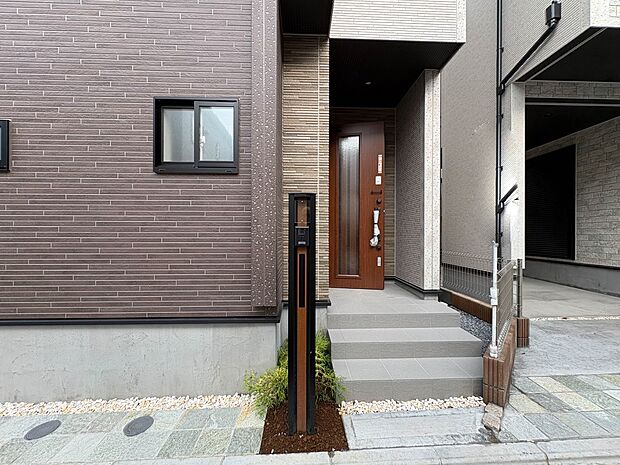 【その他の外観】郵便ポストとインターフォンです。