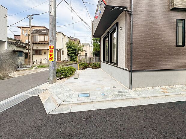 【駐車場】日々の暮らしにマイカーが必要。そんな方は物件の購入条件に駐車場は必須です。通勤に、家族のお迎えに、お買物に、おでかけに、クルマライフを楽しみたい方に。
