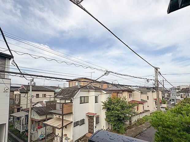 【眺望】その街並みは、さまざまな家の姿が、歩く人々を楽しませている。そう街並みは街の美しい風景なのだ。その風景が目をやさしく和ませてくれている。