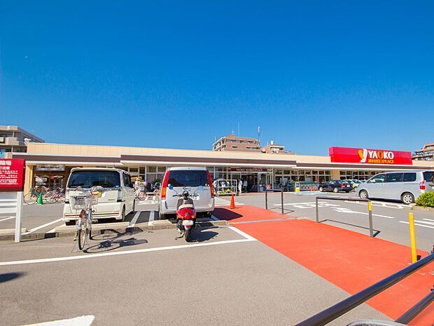 スーパー 1800m ヤオコー浦和大久保店(食は人生の大部分を占める。埼玉県がエリアの食生活提案型スーパーマーケット。それがヤオコーです。私たちは地域のお客さまに感動と笑顔を提供できるお店創…