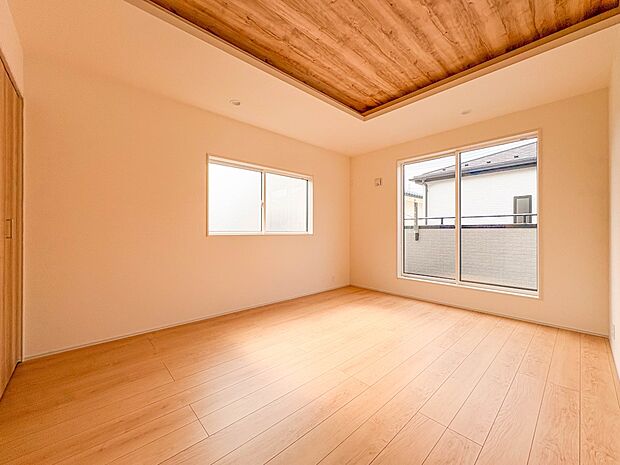 【寝室8.0帖】シンプルな内装はおしゃれのポイントです。シンプルは華美より飽きがこないからです。色や模様でおしゃれ感をだす。それがシンプルイズビューティーです。