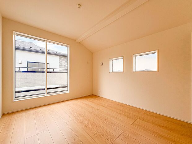【洋室5.68帖】充実した生活は伸びやかな居室空間から始まります。快適に・伸びやかに。心の潤いを求める方々へ。