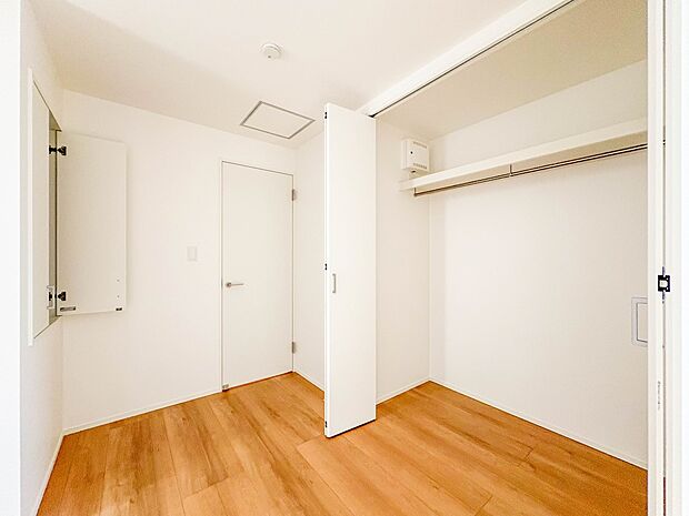 【収納】各部屋を最大限に広く使って頂ける様、全居住スペースに収納付。プライベートルームはゆったりと快適に。
