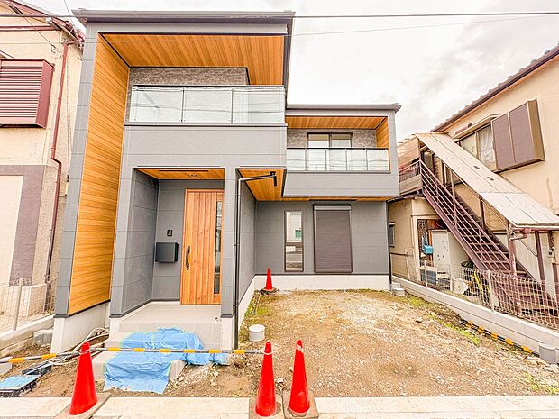 【外観】家族の温かさと陽光の暖かさ、楽しい毎日と明るい未来を予感させる「空間が織り成すひとつ先の住み心地」を演出します。