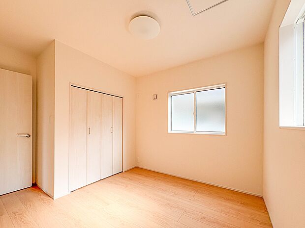 【寝室6.37帖】シンプルな内装はおしゃれのポイントです。シンプルは華美より飽きがこないからです。色や模様でおしゃれ感をだす。それがシンプルイズビューティーです。