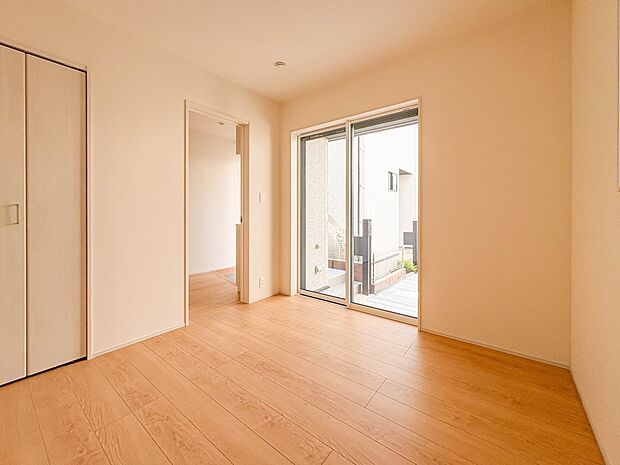 【洋室5帖】充実した生活は伸びやかな居室空間から始まります。快適に・伸びやかに。心の潤いを求める方々へ。