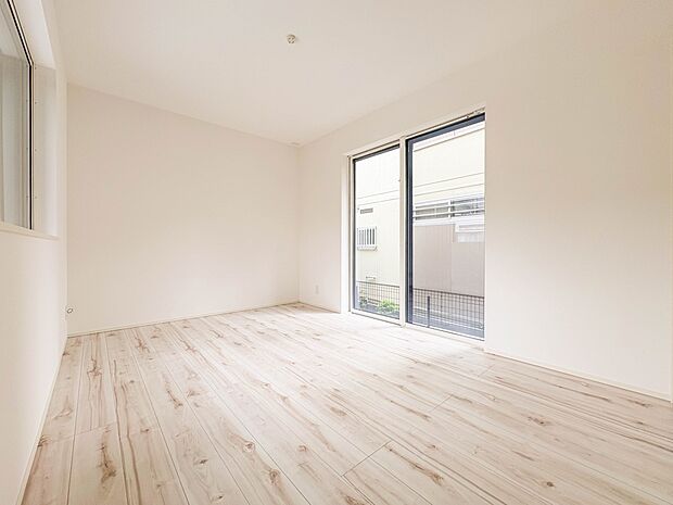 【洋室6.5帖】部屋の快適性を追求していくと、内装はシンプルになります。そしてポイント、ポイントにアクセントをつけて、リズムをつくる。シンプルな内装とは、リズミカルな内装と気づきます。