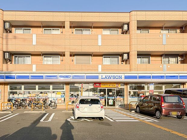 コンビニ 650m ローソン志木宗岡店(新・企業スローガンは「マチのほっとステーション」。「圧倒的な美味しさ」「人への優しさ」「地球（マチ）への優しさ」の3つの約束で社会の課題に応えていきま…