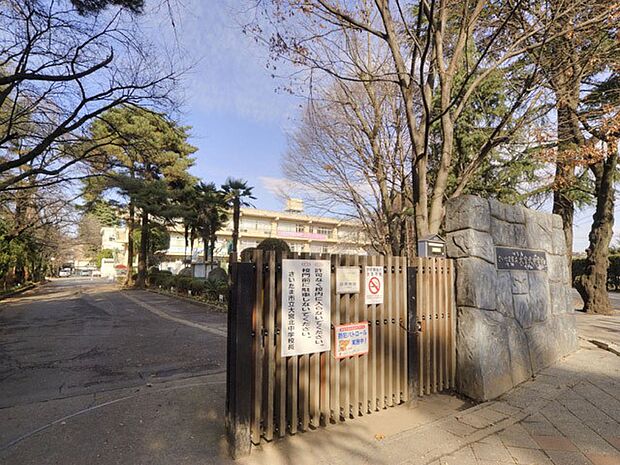 中学校 1300m 大宮北中学校(大宮北中学校(北中のテーマの一つは生徒が主人公。生徒が成長するための学校。生徒が伸びるための学校。そうありたいと思います。それにはまず生徒の良いところを伸ば…
