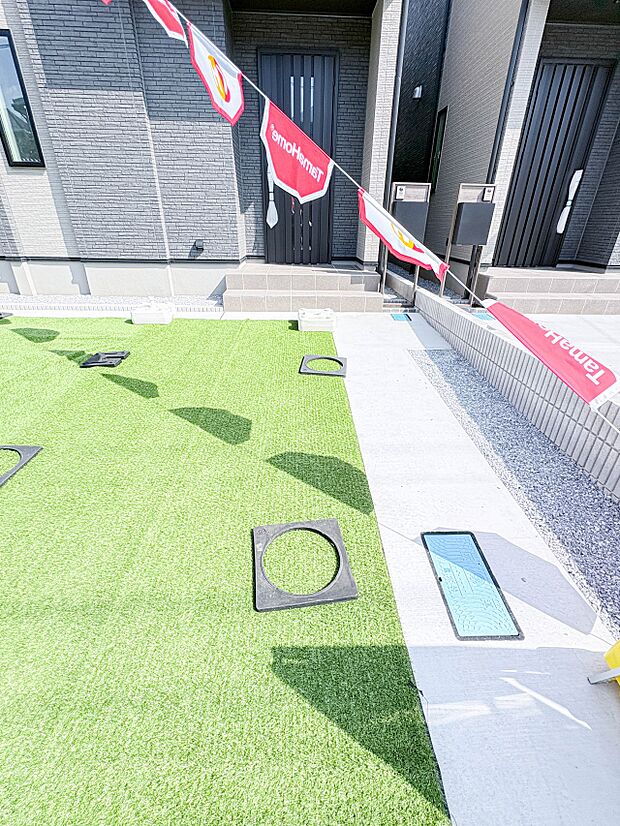 【駐車場】日々の暮らしにマイカーが必要。そんな方は物件の購入条件に駐車場は必須です。通勤に、家族のお迎えに、お買物に、おでかけに、クルマライフを楽しみたい方に。