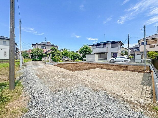 【前面道路4M】車の通行が少ないので、静かな住環境を維持することができます。