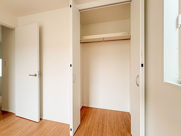 【収納】各部屋を最大限に広く使って頂ける様、全居住スペースに収納付。プライベートルームはゆったりと快適に。