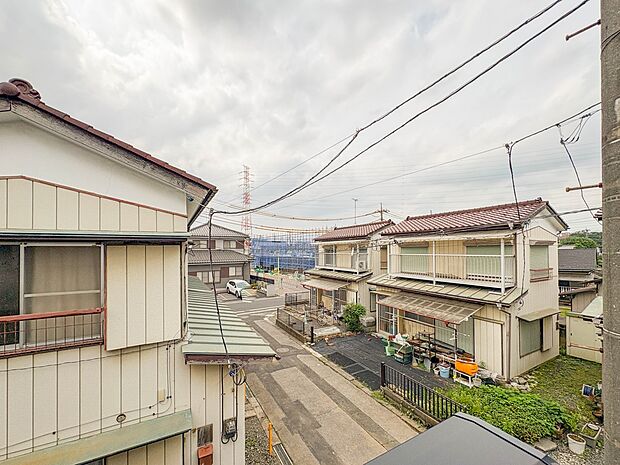 【眺望】その街並みは、さまざまな家の姿が、歩く人々を楽しませている。そう街並みは街の美しい風景なのだ。その風景が目をやさしく和ませてくれている。