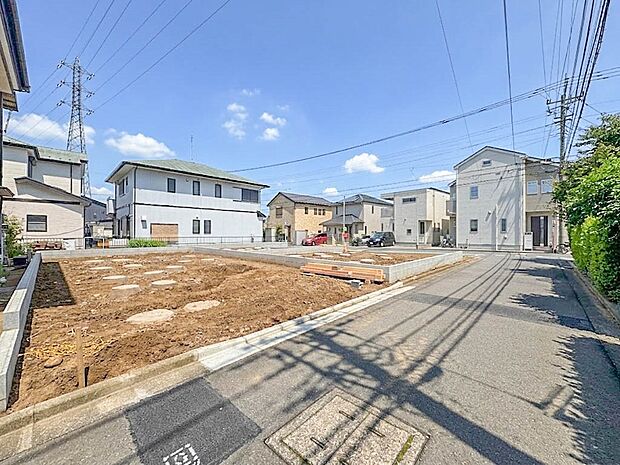 【前面道路】車の通行が少ないので、静かな住環境を維持することができます。