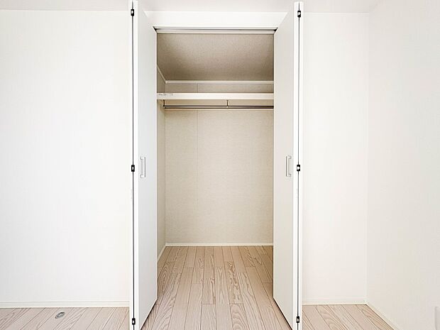 【収納】各部屋を最大限に広く使って頂ける様、全居住スペースに収納付。プライベートルームはゆったりと快適に。