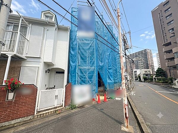 【外観】こちらの物件に少しでもご興味がありましたら、お気軽にお電話下さい。ネット上で「見えない物」「わからない事」でも、実際にご見学いただくことで、手に取るようにおわかりいただけるはずです。…