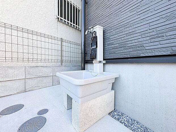 【外水栓】外水栓がございます。車の洗浄など使い勝手の良い設備の1つです。
