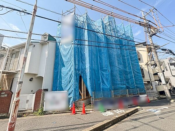 【外観】家族の温かさと陽光の暖かさ、楽しい毎日と明るい未来を予感させる「空間が織り成すひとつ先の住み心地」を演出します。
