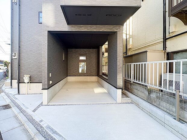 【駐車場】毎日の生活にマイカーが必須という方は、購入を検討する際、駐車場があることは大事な条件です。毎日の通勤や家族の送迎、買い物やお出かけなどクルマのある暮らしを満喫したい方は要チェック。…