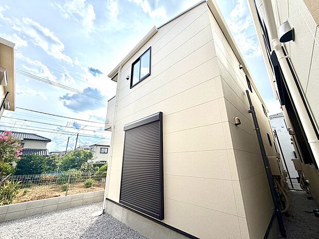 【外観】家族の温かさと陽光の暖かさ、楽しい毎日と明るい未来を予感させる「空間が織り成すひとつ先の住み心地」を演出します。