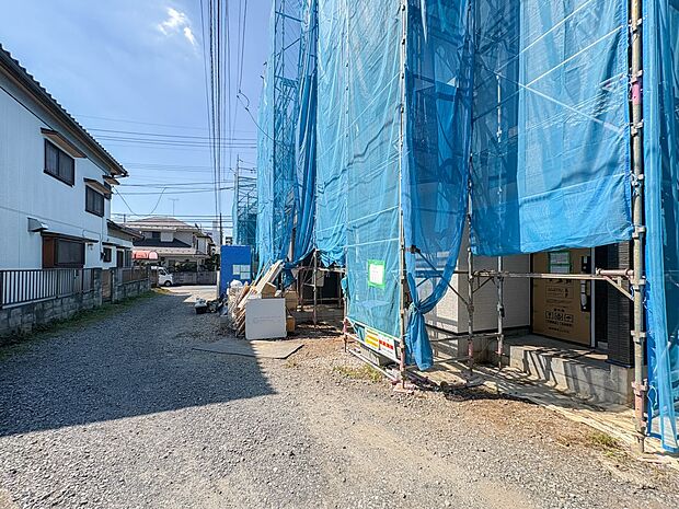 【前面道路】車の通行が少ないので、静かな住環境を維持することができます。