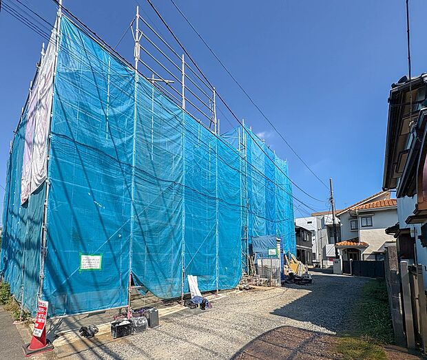 【前面道路】車の通行が少ないので、静かな住環境を維持することができます。